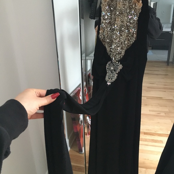 STUNNING BLACK GOWN WITH EMBELLISHMENTS - Picture 5 of 5